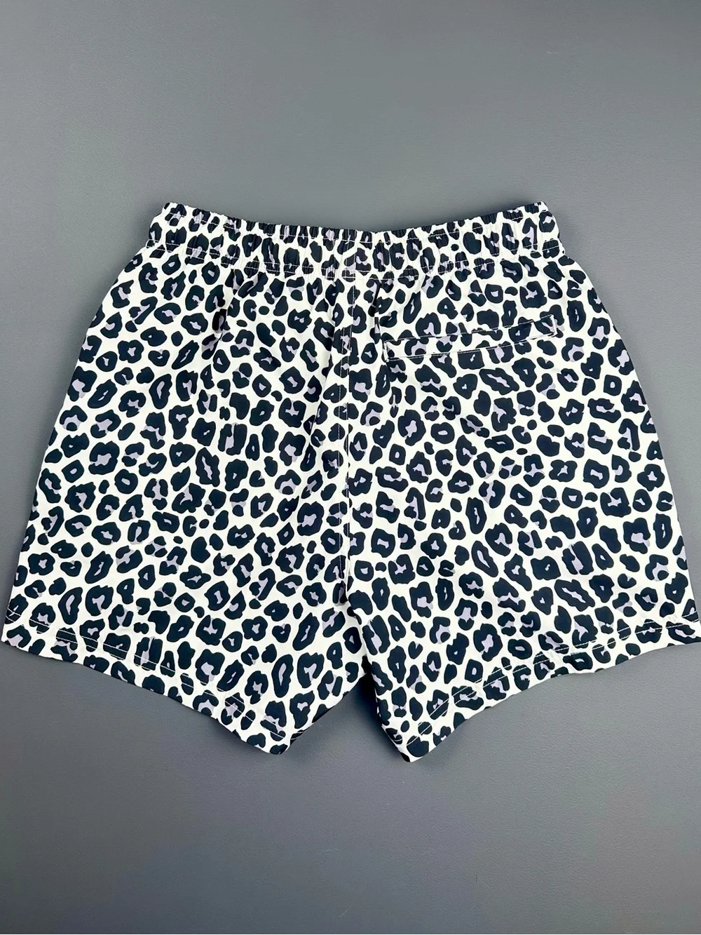 Cove Leopard Shorts Men’s 30 5” Inseam White Black Swim Gym Stretch Zip Pockets